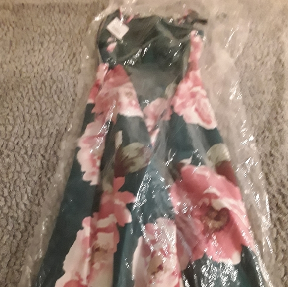 David's Bridal Dresses & Skirts - David's Bridal beautiful floral dress